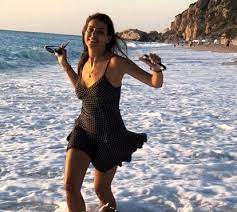Catarina furtado deu um exemplo pedagógico do formato da rtp1: Uau Aos 45 Anos Catarina Furtado Mostra Curvas De Sonho Na Praia Nacional Flash