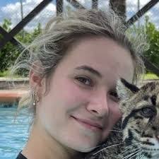 Hannah Feder's Instagram, Twitter & Facebook