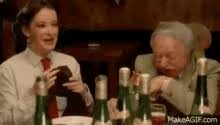Après le club méditerranée, la joyeuse troupe d'amis (plus connue sous le nom des bronzés) se retrouvent aux sports d'hiver. Bronzes Gifs Tenor