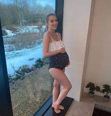 The former coronation street star, 30, became a mum for the third time as she welcomed her bundle of joy. Pregnant Helen Flanagan Embraces Cellulite As She S Now Comfortable In Her Own Skin Mirror Online