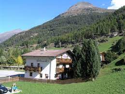 Just south of sölden's centre and only 200 metres from the gaislachkoglbahn cable car. Haus Felsneck Solden Aktualisierte Preise Fur 2021