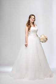 Jetzt finden auch frauen die mode, die sie sich immer vorgestellt haben. Brautkleider Xxl Juno Brautmoden