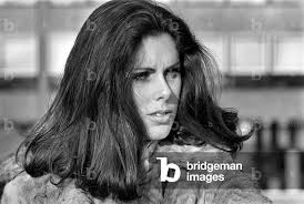 Image of L'actrice Anne Irving pose pour des photos, novembre 1969