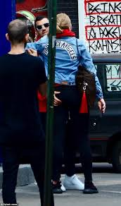 Последние твиты от brawl stars(@brawlst44183276). Joe Jonas Cheekily Grabs Girlfriend Sophie Turner S Bottom Daily Mail Online The Daily Braille