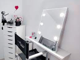 Lighted vanity mirrors really change your makeup game. Makeup Mirror With Lights How To Choose The Best One Cantoni