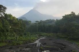 Tadi pada saat letusan ke arah angin utara, tapi baca juga: Gunung Merapi Erupsi Warganet Sebut Ada Hujan Abu Hingga Hujan Pasir Harianjogja Com