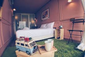 Memang dikelilingi sawah padi yang menghijau masa kitaorang pergi tuh. Homestay In Sekinchan Selangor Padi Box Homes Cafe