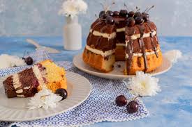 Mit diesem rezept gelingt der klassiker mit marmoriertem teig, saftigen kirschen, buttercreme und leckerem schokoladenguss garantiert. Donauwellen Gugelhupf Mit Kirschen Rezept Mein Naschgluck