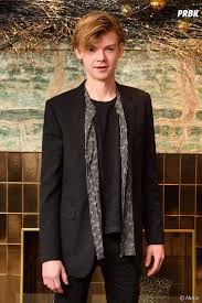 Jest Ty I Nie Wiem Czy To Bardzo Dobry Kontakt Z Powyzszym Zadano Nastepujace Pytania Z Thomas Brodie Sangster Imagines Thomas Sangster Thomas Brodie Sangster
