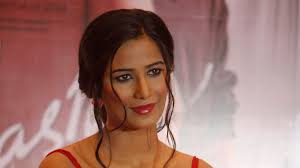 Indian model Poonam Pandey fakes death in cervical cancer publicity stunt  to raise awareness of disease | World News | Sky News