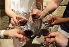 Thierry nous explique pourquoi et comment bien investir dans le vin en des questions sur nos programmes ? La Bourgogne Viticole Mise Sur La Formation Et Le Tourisme Pour Reussir Son Deconfinement