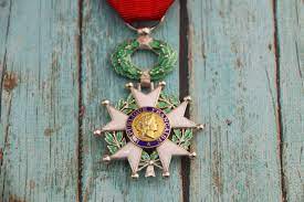 Established in 1802 by napoleon bonaparte, it has been retained by all later french governments and régimes. Tout Savoir Sur La Legion D Honneur