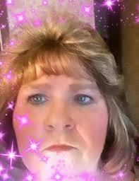 Lisa Hartless's Instagram, Twitter & Facebook