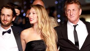 Sean penn walking the secret life of walter mitty red carpet at the 51st new york film festival the following is a complete list of the filmography of american actor sean penn. Sean Penn Macht Cannes Zum Family Ausflug