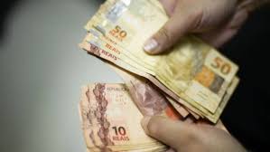 Com o feriado, quando cai o 5° dia útil em maio de 2026? Veja o calendário completo