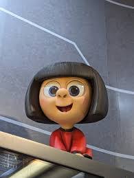 Kara Hillis's Instagram, Twitter & Facebook