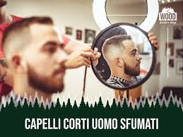 Se siete stufi di lunghe attese nel salone del vostro barbiere potete decidere di aggiustare da voi il vostro taglio di capelli con una . Capelli Corti Uomo Sfumati Come Tenerli In Modo Facile