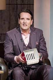 Wir hören auf mit #pinkygloves: Ralf Dummel Starportrat News Bilder Gala De