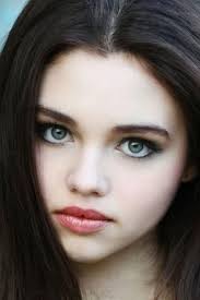 Famous Actors With Black Hair And Blue Eyes Impression Hair Style India Eisley Actors With Black Hair Black Hair Blue Eyes