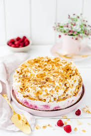 Die hansen jensen torte heißt auch schwimmbadtorte, berliner luft kuchen oder himmelstorte. Himmelstorte Mit Himbeeren Mein Naschgluck