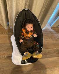The name of nicki minaj's son is not yet out. Nicki Minaj Shares First Photos Of Son As 3 Month Old Wears 600 Fendi Onesie Rolex And Chain With Nickname Papa Bear