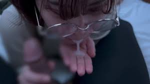 清楚系のメガネ女子が口内射精されてちゃう♡ cum im mouth blowjob