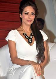 However, she doesn't look like 46 years old woman as you can currently, malaika arora is in a relationship with bollywood actor and jhanvi kapoor's brother. Malaika Arora Height Weight Age Boyfriend Family Facts Biography