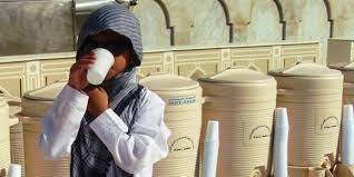 Melalui andalannya yaitu air isi ulang untuk pelanggan setianya. Tak Ada Anjuran Minum Air Zam Zam Sambil Berdiri Skanaa