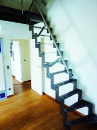 Une Magnifique Echelle De Meunier Contemporaine Ici Avec Des Marches En Acier