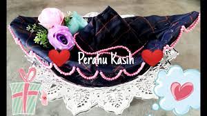 Tuala yg dijadikan gubahan beg tangna dan topi. Gubahan Hantaran Kahwin Terbaru Kain Pelikat Menjadi Perahu Kasih Gubahankainpelikat Youtube