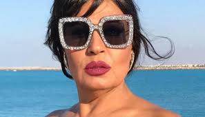 قالت الراقصة فيفي عبده، إنها لا تفضل الخروج في رأس السنة وتفضل الجلوس في المنزل، موجهه رسالة إلى الشعب المصري: ÙÙŠÙÙŠ Ø¹Ø¨Ø¯Ù‡ ÙÙŠ ÙˆØ¶Ø¹ ØµØ¹Ø¨ 3 ØµÙˆØ± ÙˆØ±Ø³Ø§Ù„Ø© ÙÙŠØ¯ÙŠÙˆ