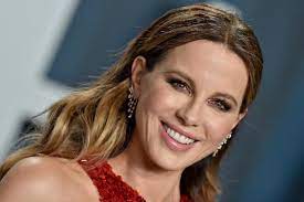 Kate beckinsale and her cat. Kate Beckinsale Says She Doesn T Date Just Marries People
