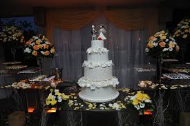 Quer apostar num ambiente clean. Decoracao De Casamento Em Branco E Amarelo Eliana Cortez