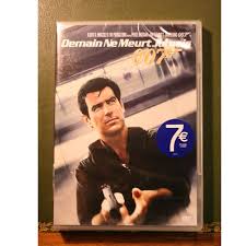 Demain, dès l'aube, à l'heure où blanchit la campagne, je partirai. James Bond 007 Demain Ne Meurt Jamais Avec Pierce Brosnan Au Gre Du Van