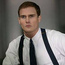 On a de bons acteurs pour une enquête aussi mouvementée que prenante. Nicolas Gob Wikipedia