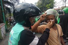 Sisa Gas Air Mata Ganggu Pengguna Jalan Kemanggisan Antara News