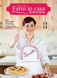 Jun 06, 2021 · benedetta rossi torna in tv con il suo programma fatto in casa con benedetta.dopo un periodo di pausa annunciato dalla cuoca social per motivi familiari, benedetta è tornata in pista con le sue. Fatto In Casa Da Benedetta Torte Primi Sfiziosi Stuzzichini Le Ricette Piu Golose Del Web Rossi Benedetta Amazon De Bucher