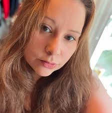 Crumbl is officially in all 50 states! 🎉 We are thrilled to finally bring  the sweetness to all 50 US states! We're thankful for all the hard work  from our Crumbl Crew