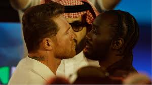 Who's the Favorite in Canelo Álvarez vs Terence Crawford? Predictions Point  to a Possible Winner