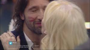 Grande Fratello VIP: la Marchesa entra e bacia Walter Nudo