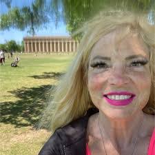 Lindsay Trobel's Instagram, Twitter & Facebook