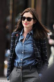 Anne Hathaway Filmed The Intern In Nyc On Wednesday This Week S Can T Miss Celebrity Pics Anne Hathaway Style Fashion Work Outfits Women