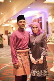 Personaliti terkenal, azrinaz mazhar hakim mengumumkan bakal menimang cahaya mata ketiga sekitar awal oktober ini. Facebook