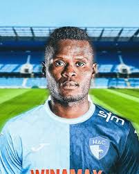 Dennis Onyango kipa mwenye profile kubwa zaidi ukanda wa Africa Mashariki  na kati kuanzia miaka ya 2004 mpaka sasa. Kipa bora zaidi ndani ya Uganda  kuanzia 2000 mpaka sasa Miongini mwa makipa