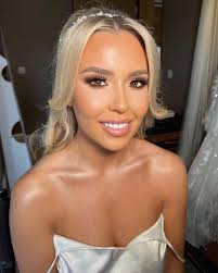 Lucy Workman Mua telah menambah foto baru