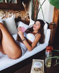 For the model it is the second child, after santiago, had by stefano de martino, while her partner, antonino spinalbese, became a father. Pin By Shelly W On Mmodels211 Slimming Tea Instagram Belen Rodriguez