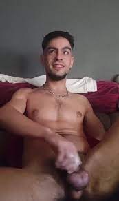 Hairy guy Is jerking off in front of friends - ThisVid.com