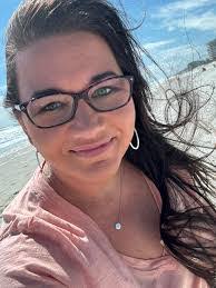 Ashley Menge's Instagram, Twitter & Facebook