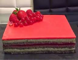 Opera Revisite Aux Pistaches Et Aux Fruits Rouges Gateaux Et Desserts Pistache Recette Fraisier