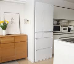 いいね 1 281件 コメント35件 mujikko rie さん mujikko rie のinstagramアカウント 冷蔵庫を買い替えて明るくなりました リビングから丸見えですからね 見た目も大事 生活感は花でごまかすべし キッチン キッチン ダイニング 冷蔵庫